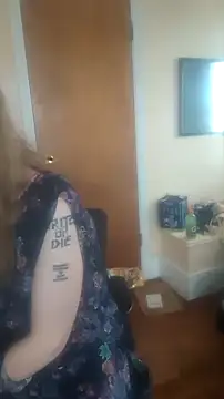 Snapshot of BlondeyMiyMiy chatting on 09-10-25, 10:20 BlondeyMiyMiy online show from 09-10-25, 10:20