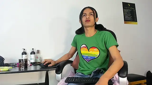 Aisha hotts777 online show from 11-28-25, 04:23