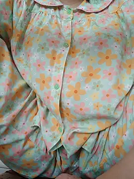 Snapshot of _Babyrose_ chatting on 06-01-26, 04:35 Babyrose online show from 06-01-26, 04:35