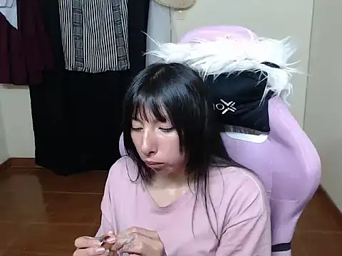 ScarlettShirahoshi online show from 11-24-25, 08:20