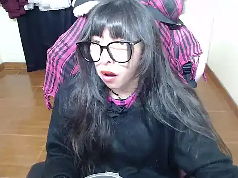 ScarlettShirahoshi online show from 12-15-25, 08:03