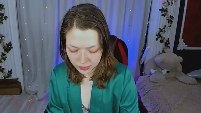 Lunar Lily online show from 10-23-25, 05:39