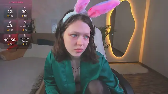 Lunar Lily online show from 04-05-26, 05:36