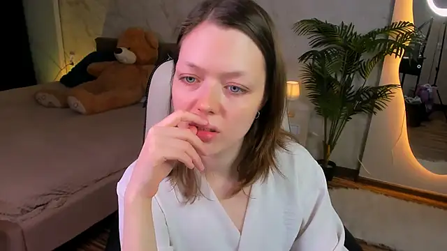 Lunar Lily online show from 11-23-25, 05:39