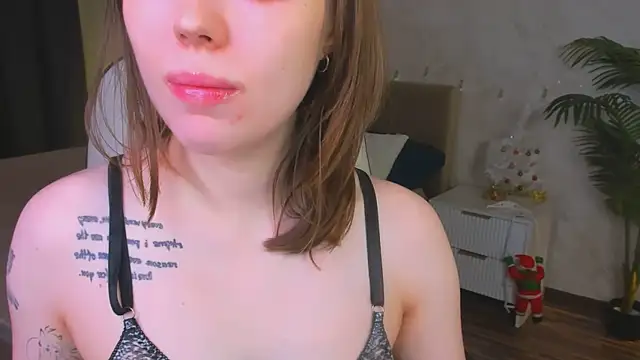 Lunar Lily online show from 12-23-25, 05:40