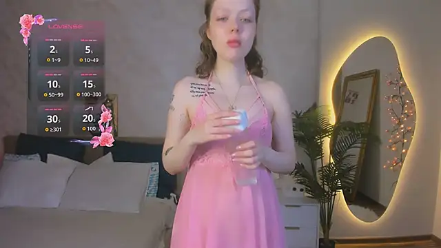 Snapshot of Lunar_Lily chatting on 06-19-26, 05:02 Lunar Lily online show from 06-19-26, 05:02
