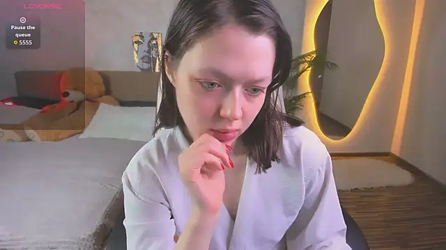 Lunar Lily online show from 03-26-26, 05:39