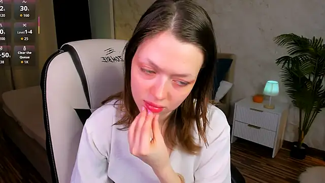 Lunar Lily online show from 11-14-25, 05:44