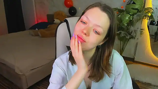 Lunar Lily online show from 11-03-25, 05:34