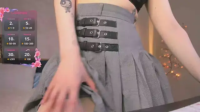 Snapshot of Lunar_Lily chatting on 06-15-26, 05:07 Lunar Lily online show from 06-15-26, 05:07