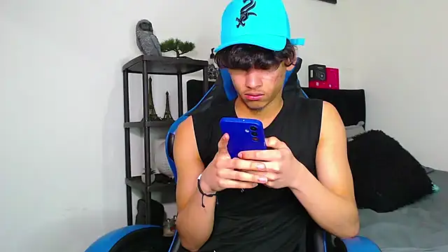 Gael Jones online show from 11-27-25, 02:23