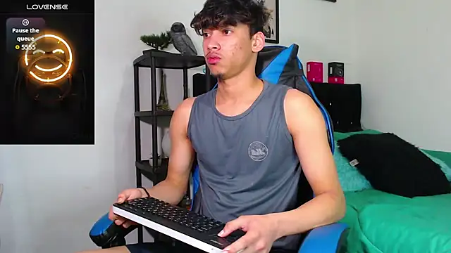 Gael Jones online show from 11-04-25, 05:22