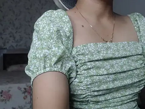 snow white123 online show from 10-13-25, 08:21