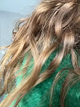 TenderLaGlamor online show from 11-24-25, 12:38