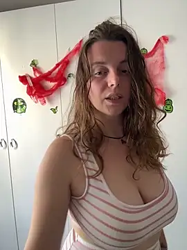 TenderLaGlamor online show from 10-30-25, 01:09