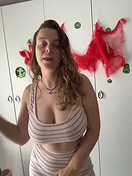 TenderLaGlamor online show from 10-28-25, 11:09