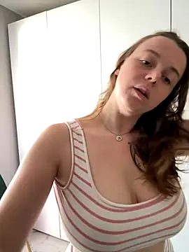 TenderLaGlamor online show from 11-11-25, 11:05