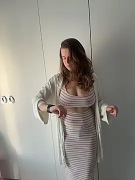 TenderLaGlamor online show from 11-20-25, 11:11