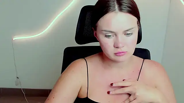 Snapshot of Bonny_Candy chatting on 09-08-25, 02:16 Bonny Candy online show from 09-08-25, 02:16