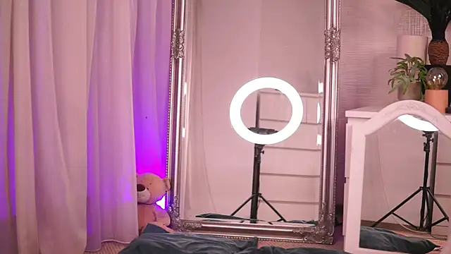 ChloeObril online show from 10-17-25, 03:43