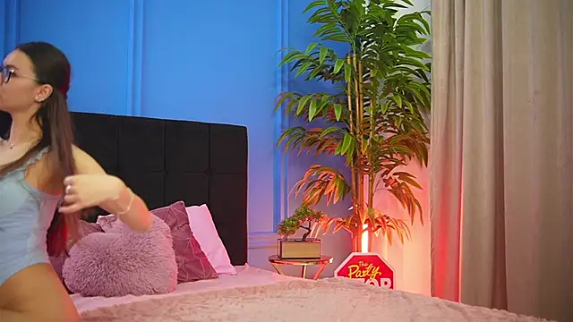 alexxisrae online show from 11-04-25, 06:06