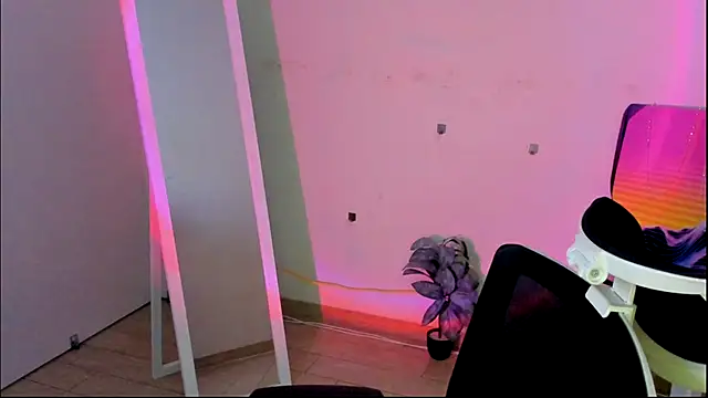 Sandra Curly online show from 12-16-25, 10:25