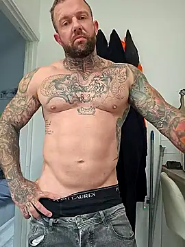 Snapshot of tattedmuscle1 chatting on 10-12-25, 11:22 tattedmuscle1 online show from 10-12-25, 11:22