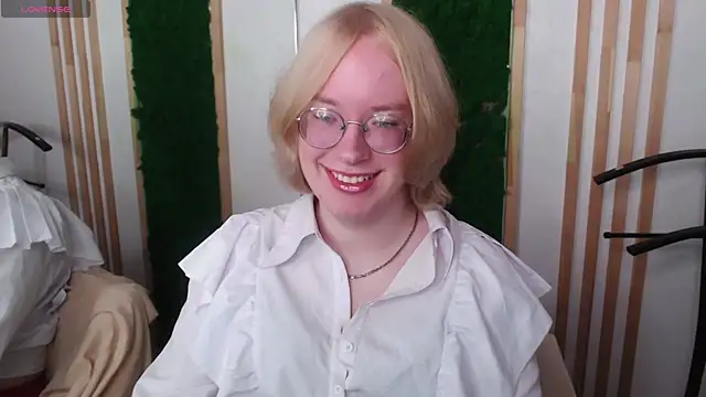 Amanda Butlerr online show from 07-09-26, 12:15