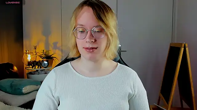 Amanda Butlerr online show from 11-19-25, 08:31