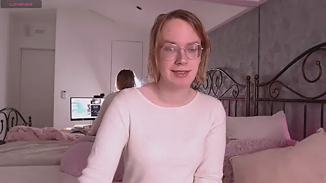 Amanda Butlerr online show from 09-26-25, 08:16