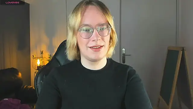 Amanda Butlerr online show from 10-31-25, 12:46