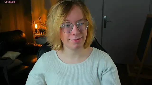 Amanda Butlerr online show from 11-30-25, 02:51