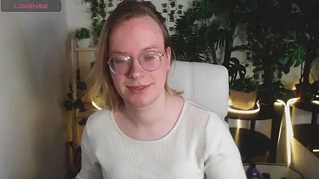 Amanda Butlerr online show from 12-14-25, 10:32