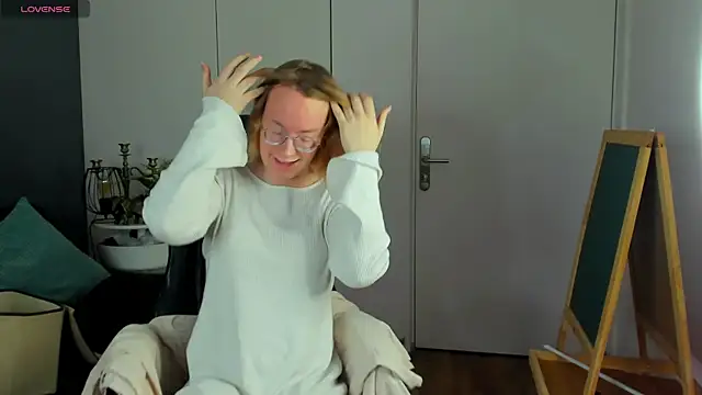 Amanda Butlerr online show from 11-23-25, 10:03