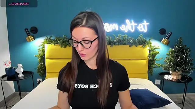 Joan Nelson online show from 12-23-25, 01:27