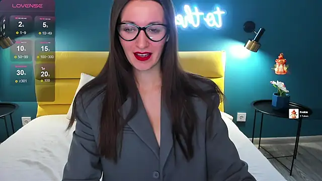 Joan Nelson online show from 02-03-26, 01:27