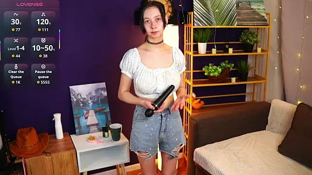 SuzanneHowse online show from 02-23-26, 04:18