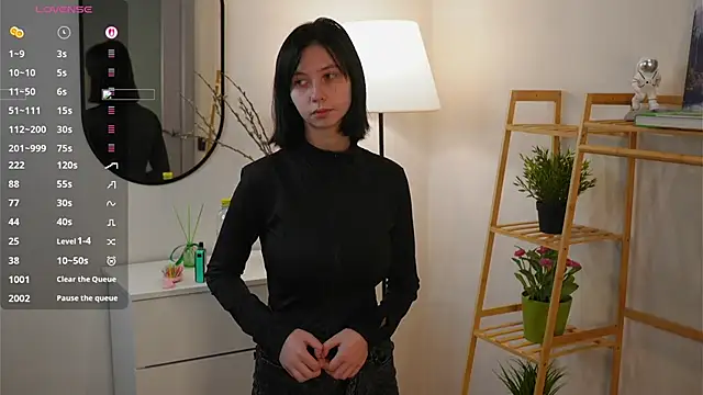 SuzanneHowse online show from 11-08-25, 04:38