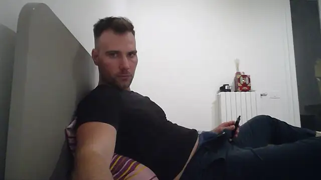 Snapshot of mrlyuis chatting on 09-10-25, 06:29 mrlyuis online show from 09-10-25, 06:29