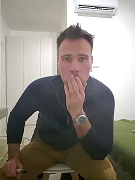 Snapshot of mrlyuis chatting on 11-27-25, 08:20 mrlyuis online show from 11-27-25, 08:20