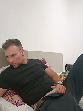 Snapshot of mrlyuis chatting on 09-15-25, 07:03 mrlyuis online show from 09-15-25, 07:03