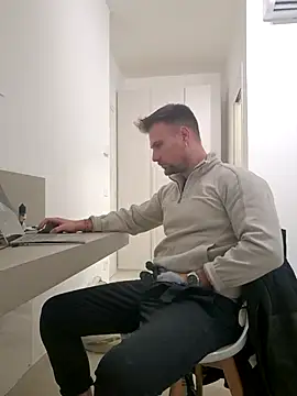 mrlyuis online show from 12-15-25, 05:19