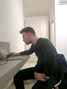 mrlyuis online show from 12-18-25, 03:16