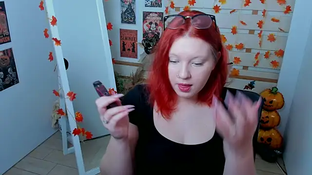 Snapshot of ScarletVixen_ chatting on 10-20-25, 06:19 ScarletVixen online show from 10-20-25, 06:19