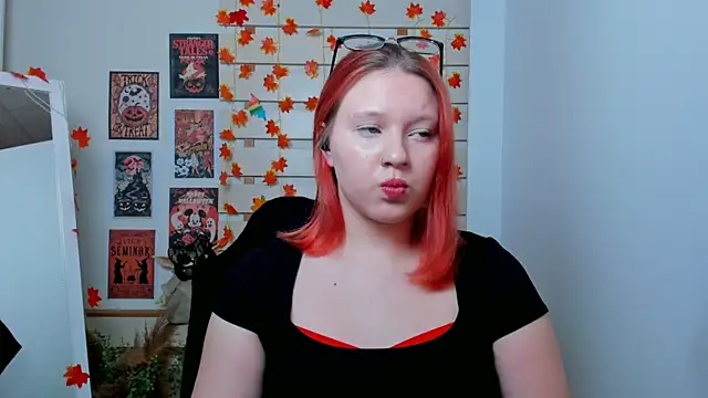 Snapshot of ScarletVixen_ chatting on 10-17-25, 06:32 ScarletVixen online show from 10-17-25, 06:32