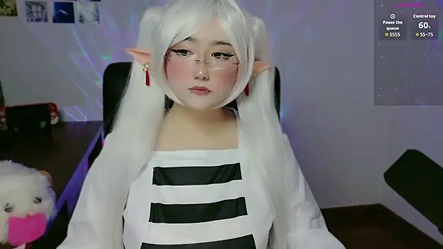 Snapshot of Livelle69 chatting on 11-21-25, 03:05 Livelle69 online show from 11-21-25, 03:05