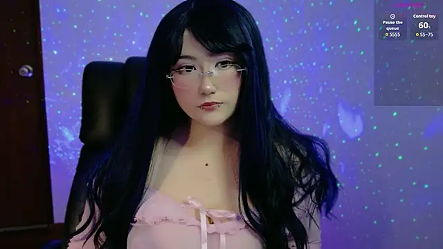 Snapshot of Livelle69 chatting on 10-28-25, 03:18 Livelle69 online show from 10-28-25, 03:18