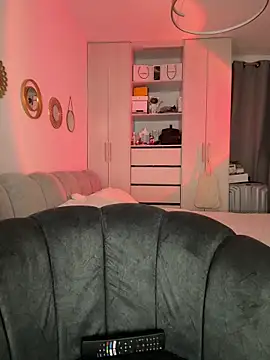 MegannHills online show from 09-26-25, 12:17