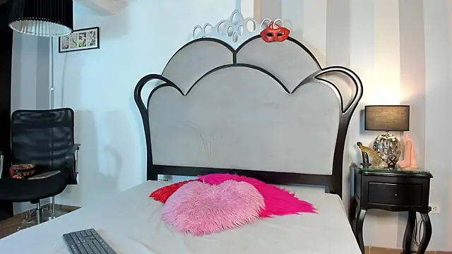 MiaAmore  online show from 07-11-26, 01:44