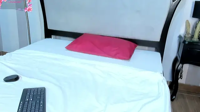 MiaAmore  online show from 10-17-25, 08:10